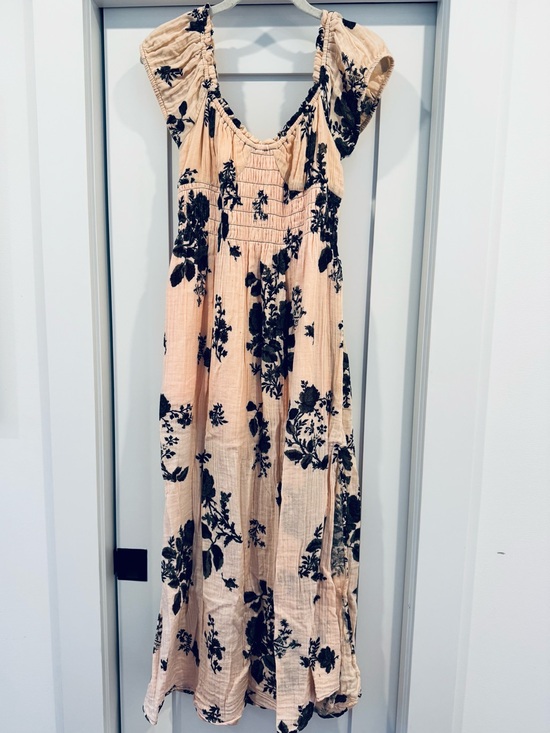 Free People Dresses & Skirts - Free People S Women’s pink/Peach Floral Smocked Midi/maxi Dress